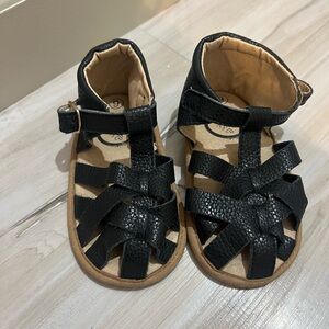 Little love bug size 6 Black Kids Sandals